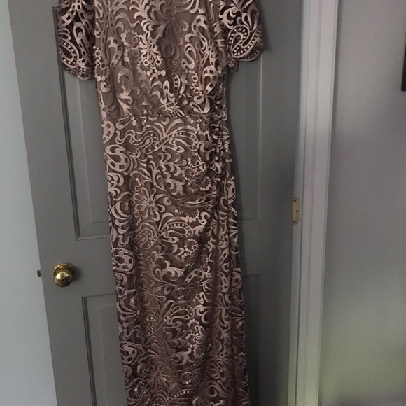 Formal, floor length dress size 4. - Picture 2 of 3